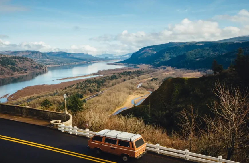 Fashion Forward: Sustainable Fashion Brands